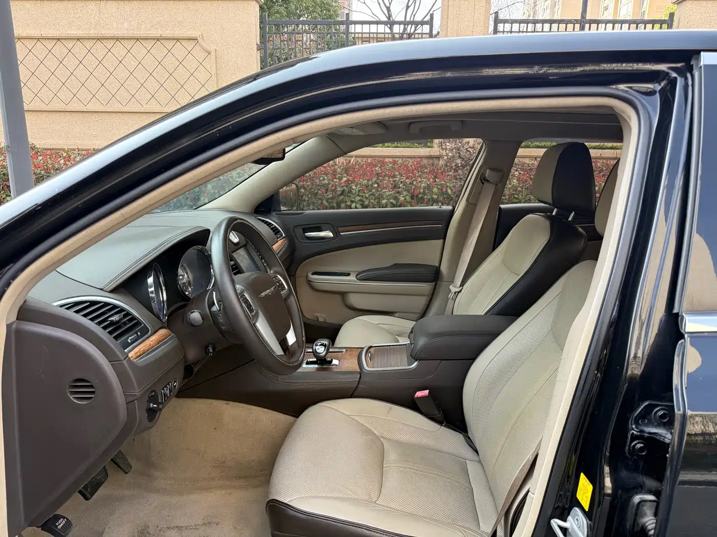 Chrysler 300C (Import) 2013 2013 3.6L Premium Edition