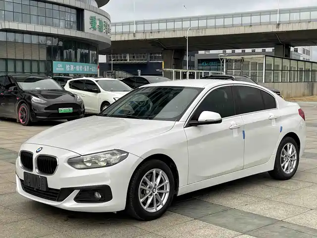BMW 1 SERIES