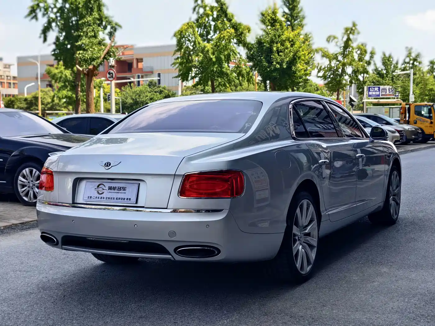 Фото 9 - Bentley Flying Spur