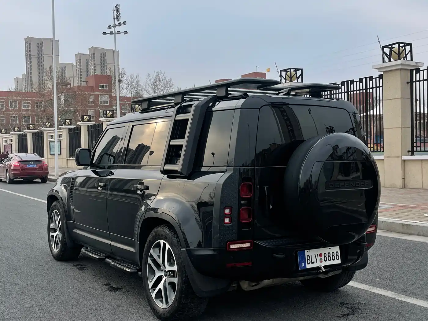 Land Rover Defender 2023 Facelift 110 3.0T P400 Dark Special Edition фото 9