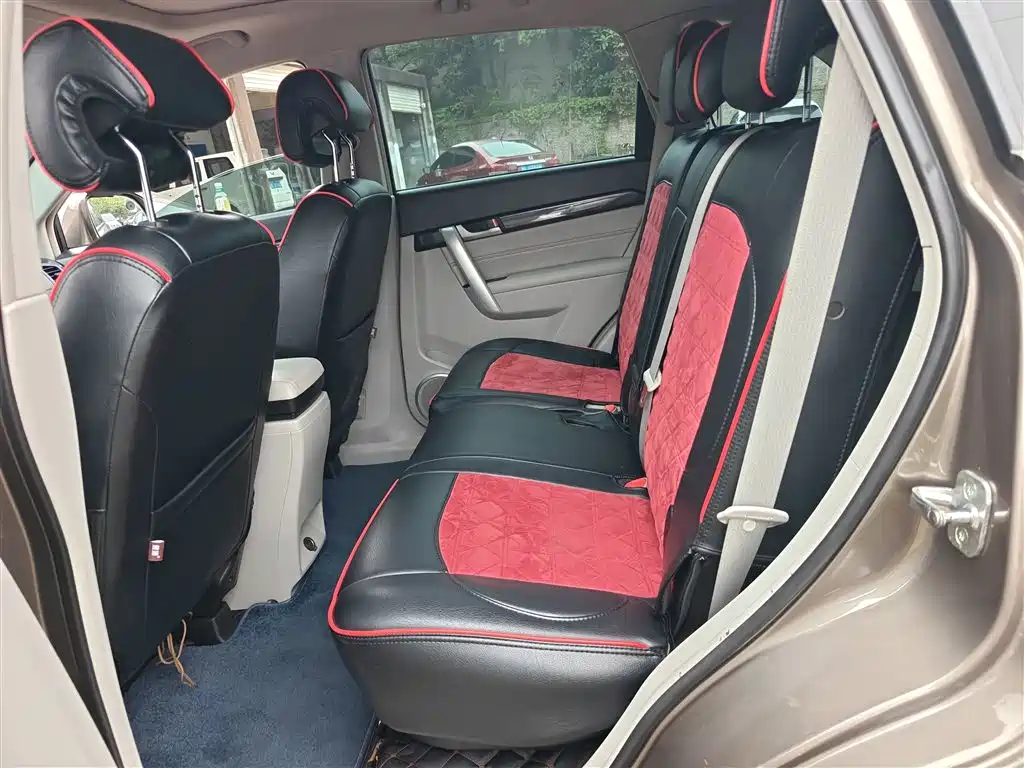 Chevrolet Captiva 2015 2.4L 2WD Urban Edition 5-seater фото 17