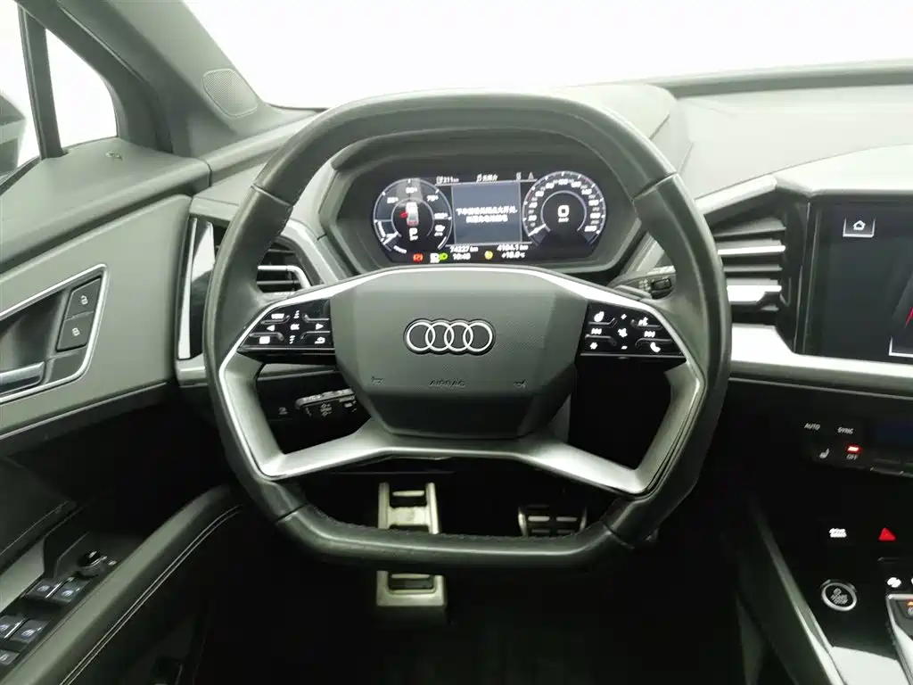 AUDI Q5 E TRON
