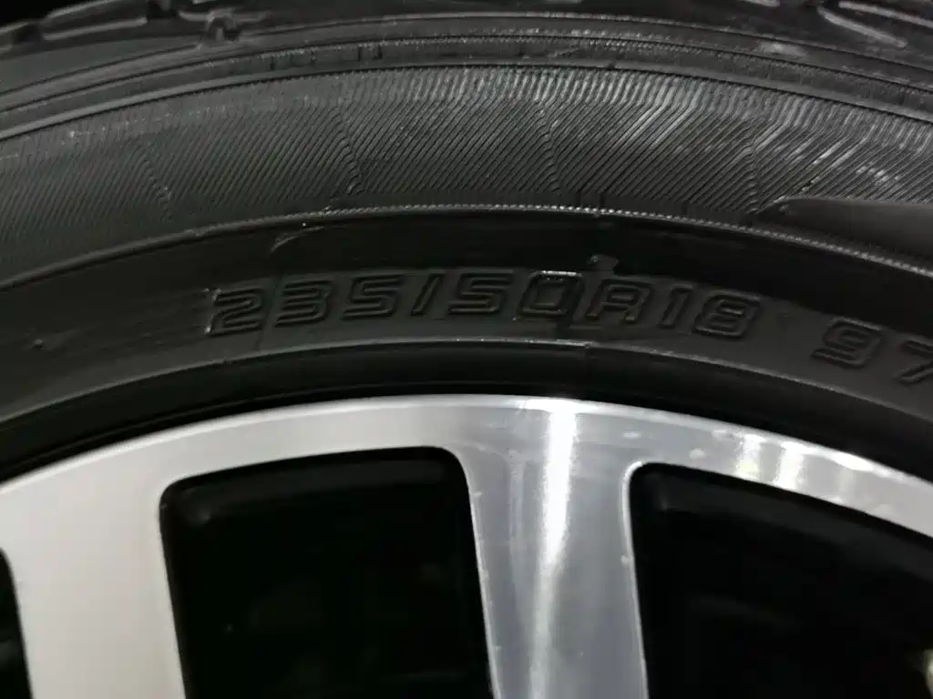 Фото 24 - Roewe RX5