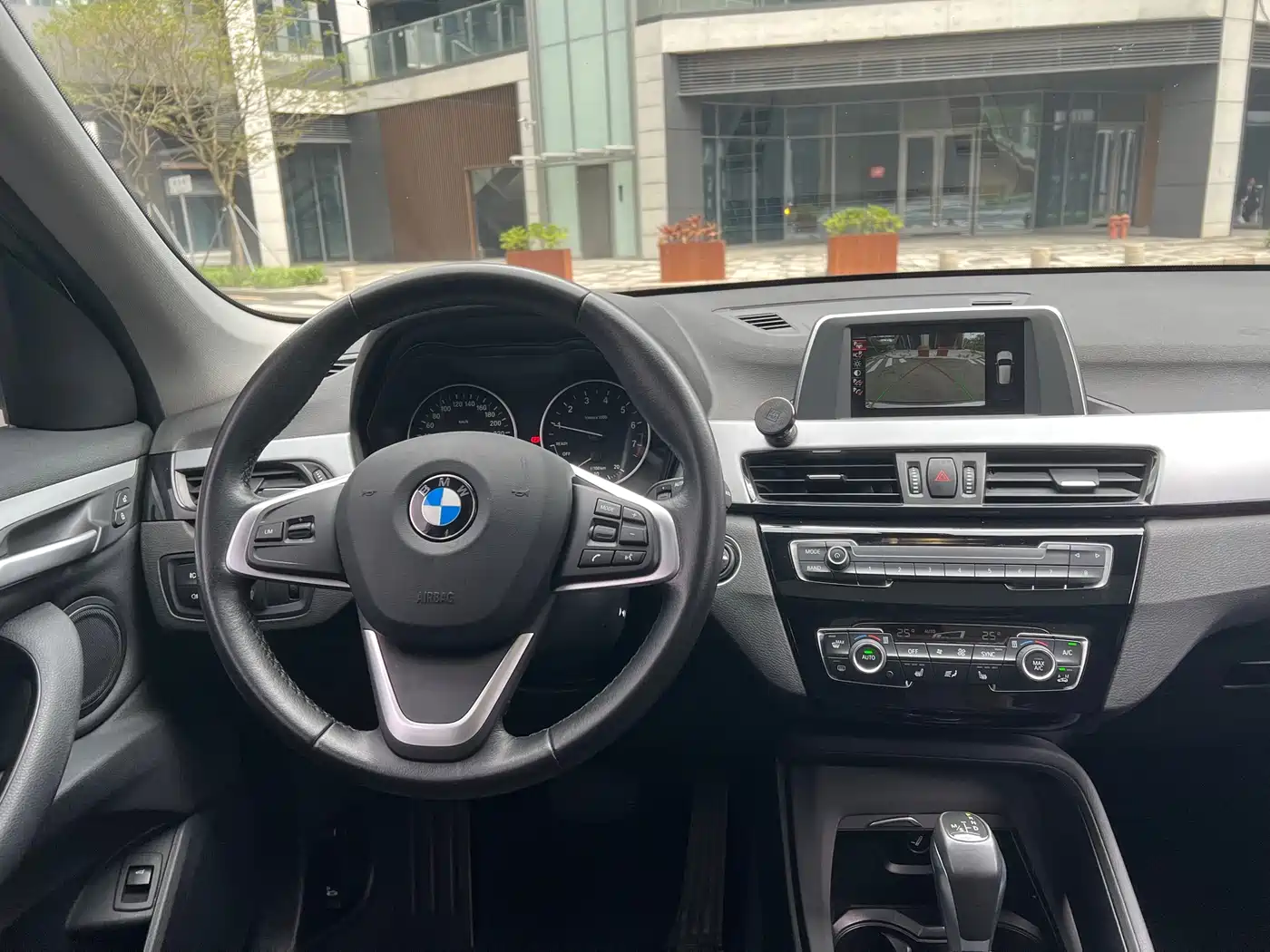 BMW X1 2016 sDrive18Li Premium Model фото 12