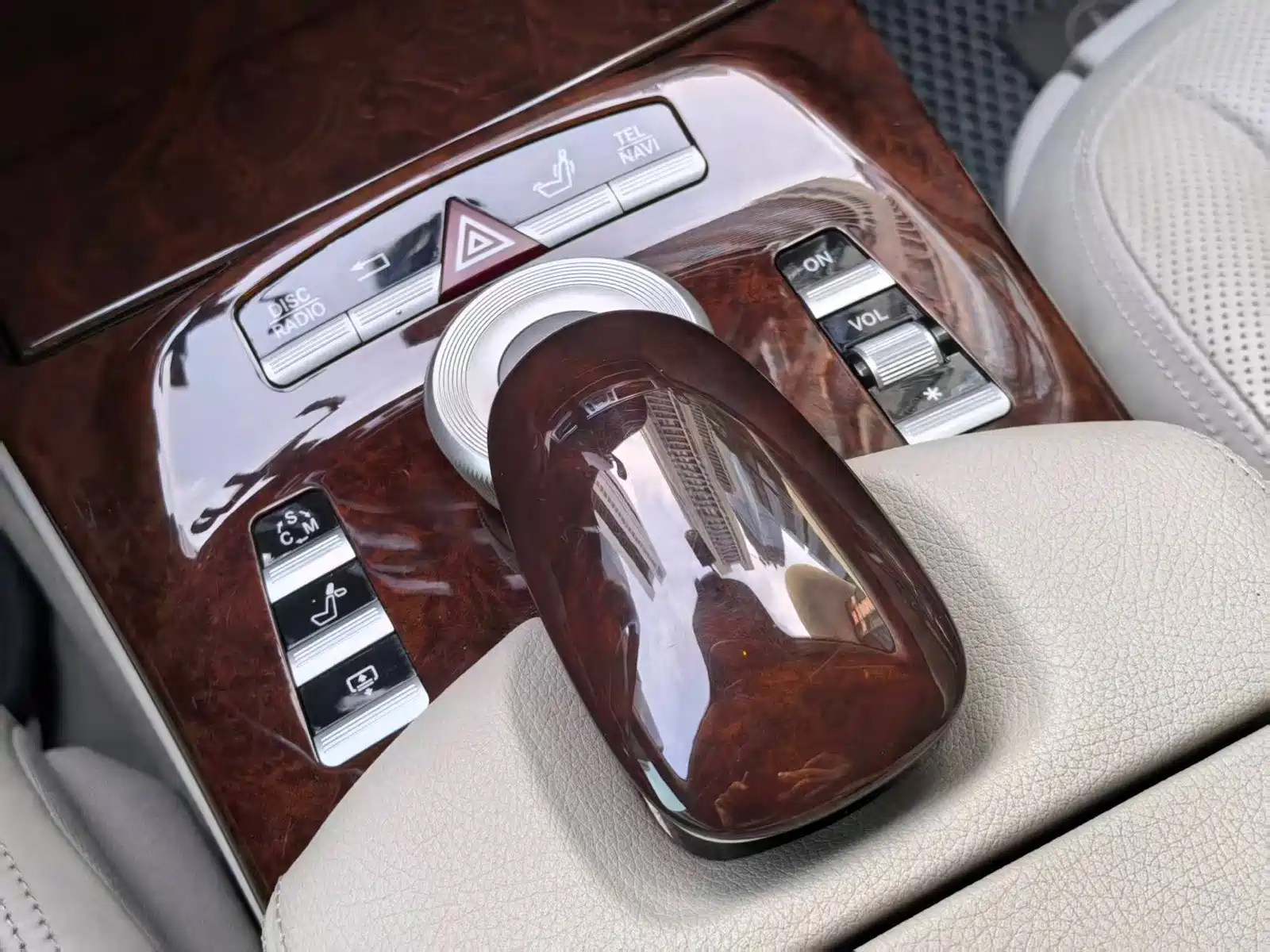 Photo 22 - Mercedes-Benz S-Class