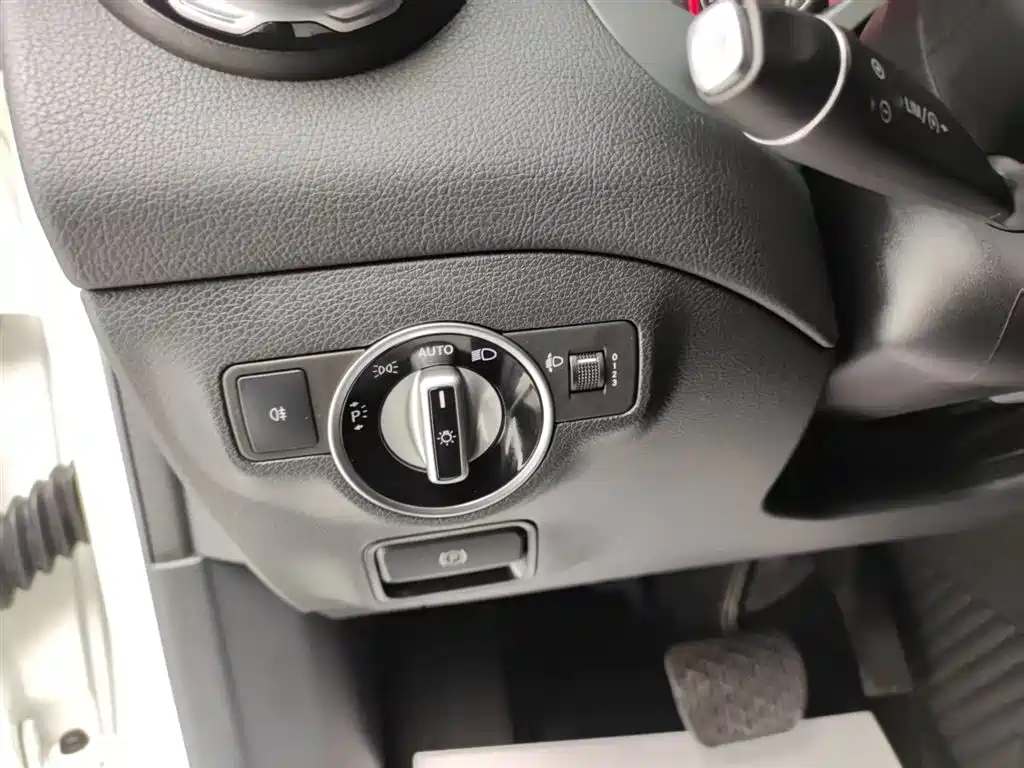 Mercedes-Benz GLA 2017 GLA 200 Dynamic фото 24