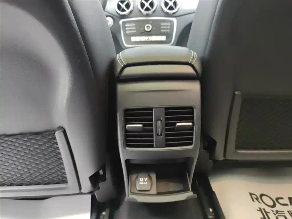 Mercedes-Benz GLA 2017 GLA 200 Dynamic фото 28