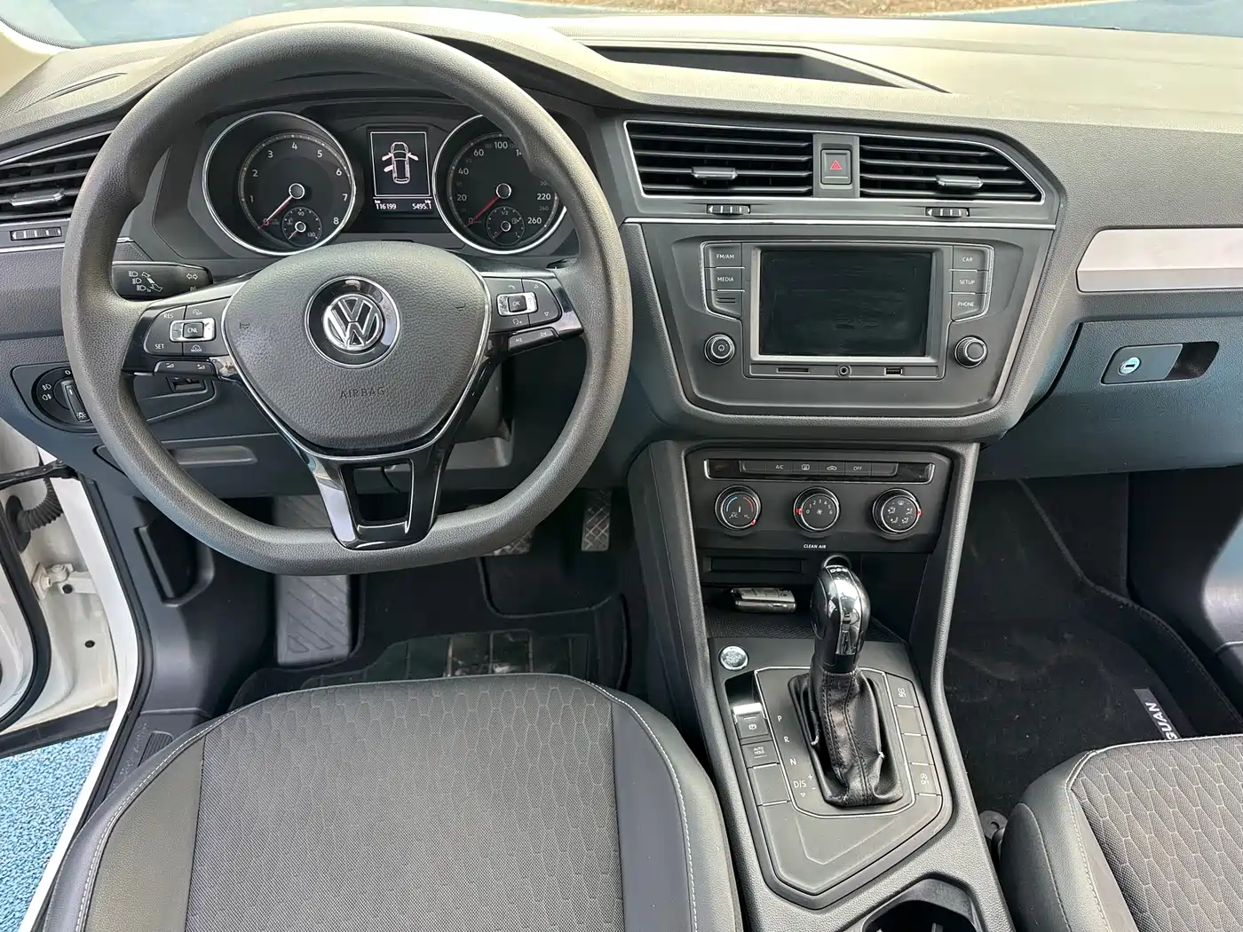 Volkswagen Tiguan L 2017 330TSI Automatic 2WD Trend Edition фото 8
