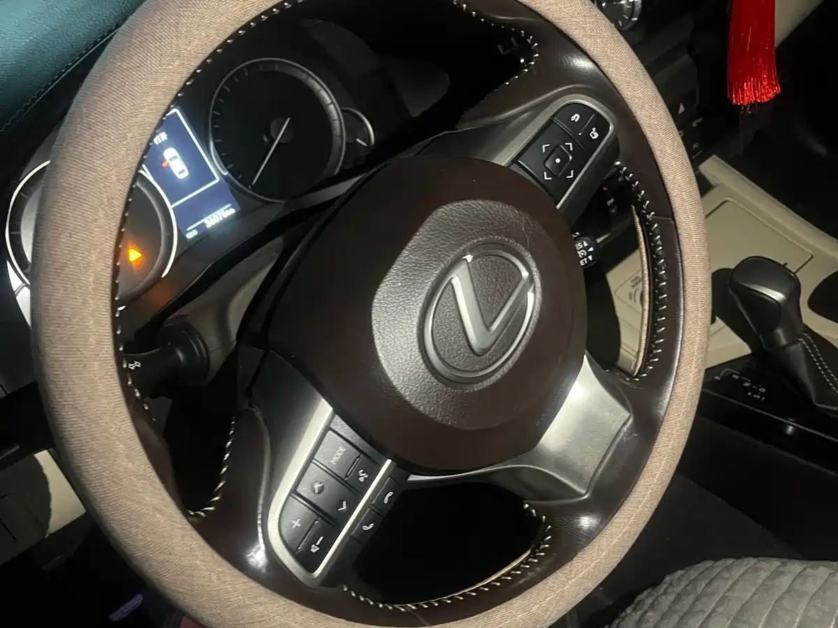 Lexus ES 2015 200 Comfort Edition фото 17