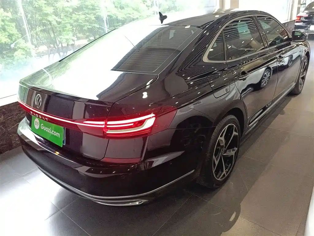 Volkswagen Passat 2023 330TSI Starlight Luxury Edition фото 5