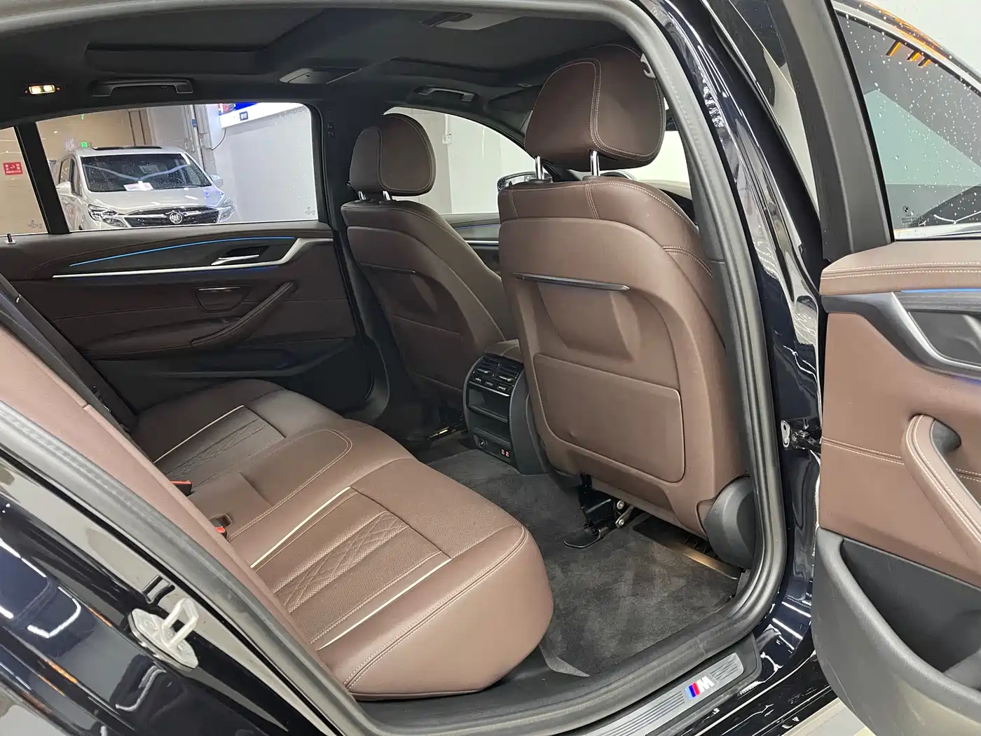 BMW 5 Series New Energy 2022 535Le M Sport Package фото 11