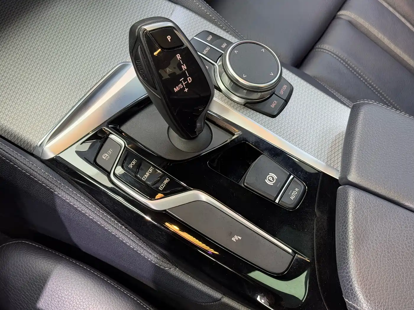 BMW 5 Series (Import) 2019 525i M Sport Package фото 12