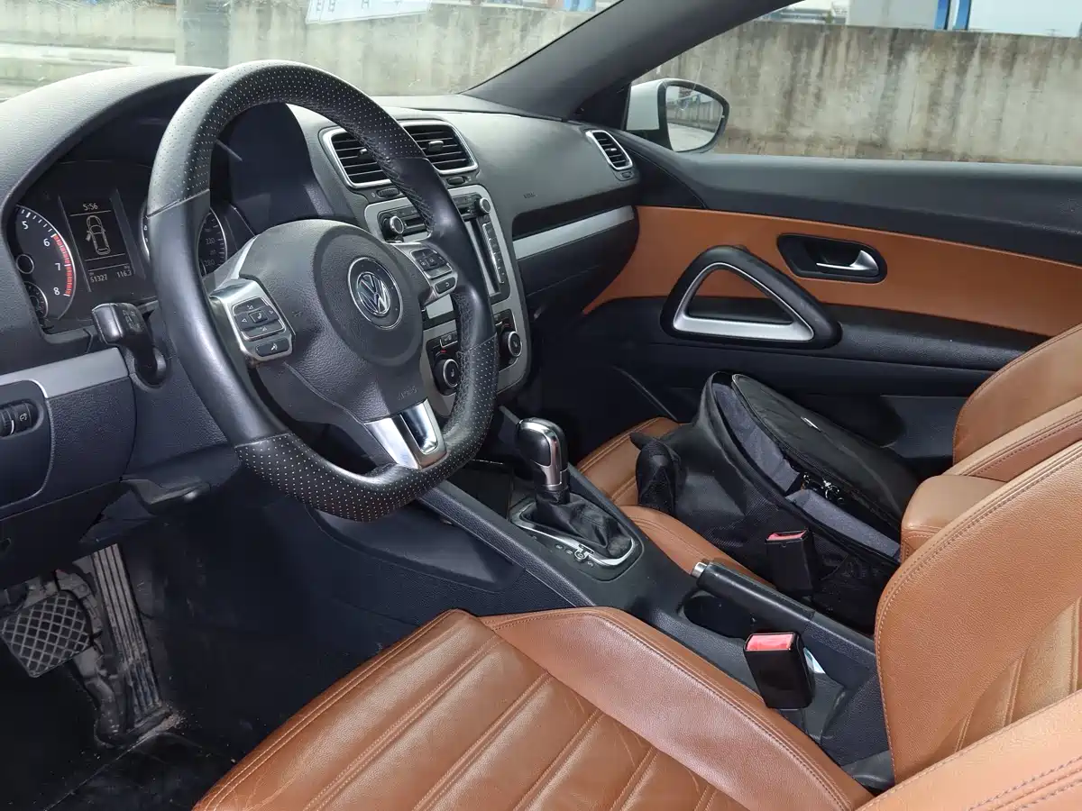 Volkswagen Scirocco 2011 2.0TSI Luxury фото 4