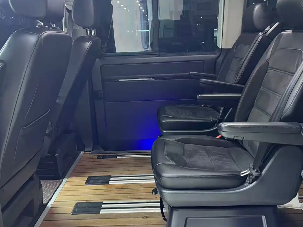 Фото 4 - Volkswagen Multivan