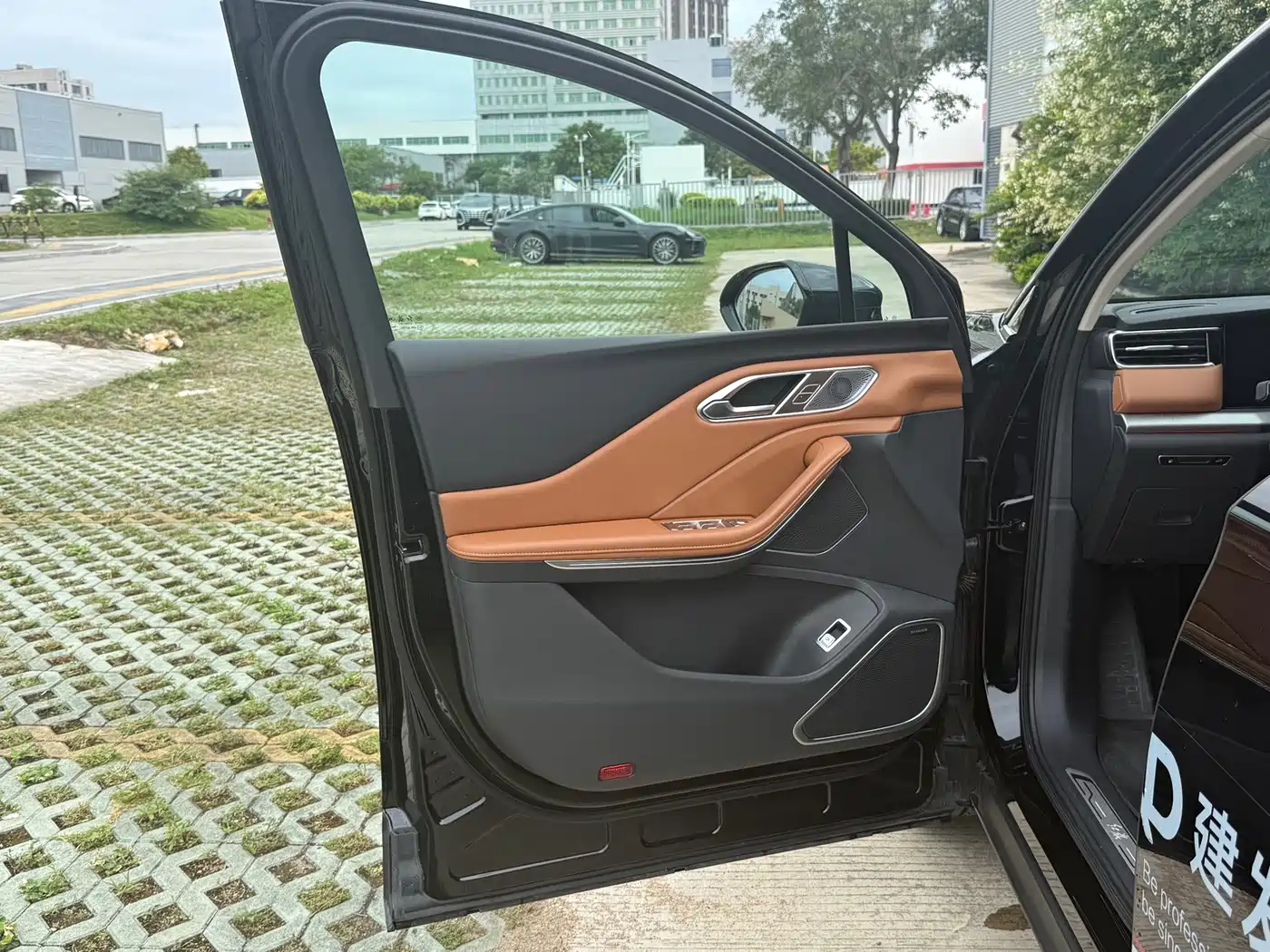 Hongqi HS7 PHEV 2025 2025 Revised Model 2.0T PHEV 4WD 2 Million Units Commemorative Edition 6-Seater