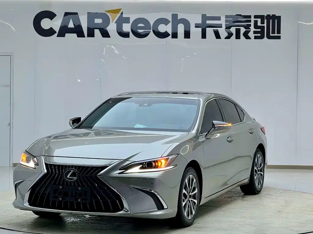 Фото 1 - Lexus ES