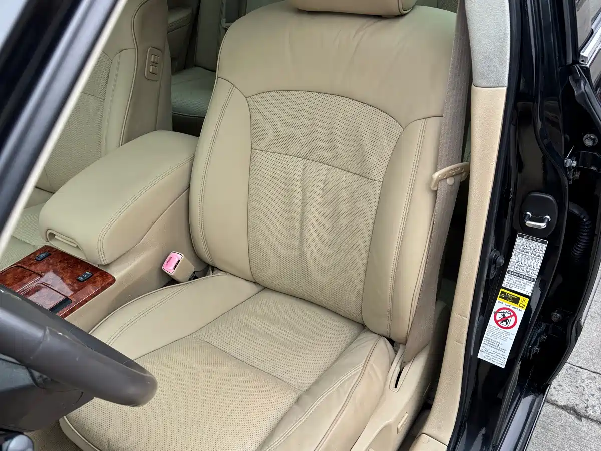 Фото 35 - Toyota Crown