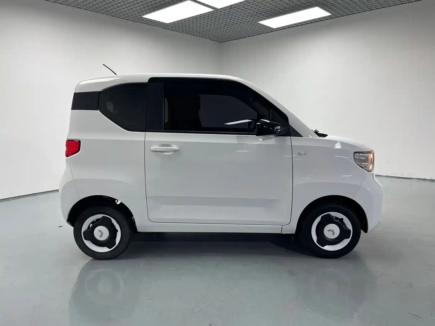 Photo 5 - Wuling Motors Hongguang MINIEV