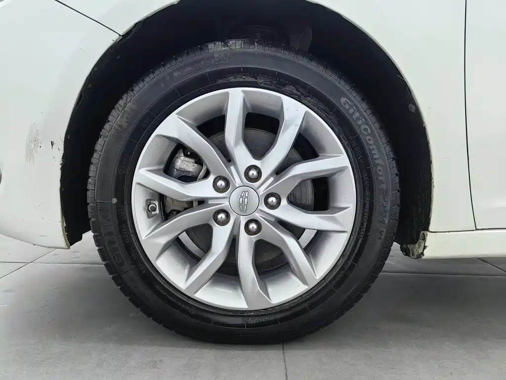 Фото 17 - Geely Emgrand GL