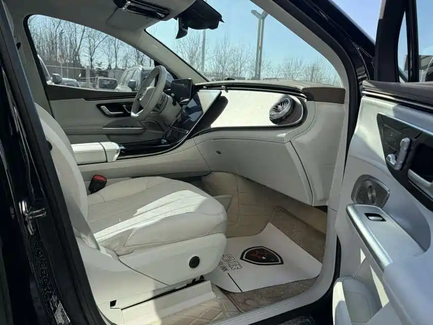 MERCEDES-BENZ EQE SUV