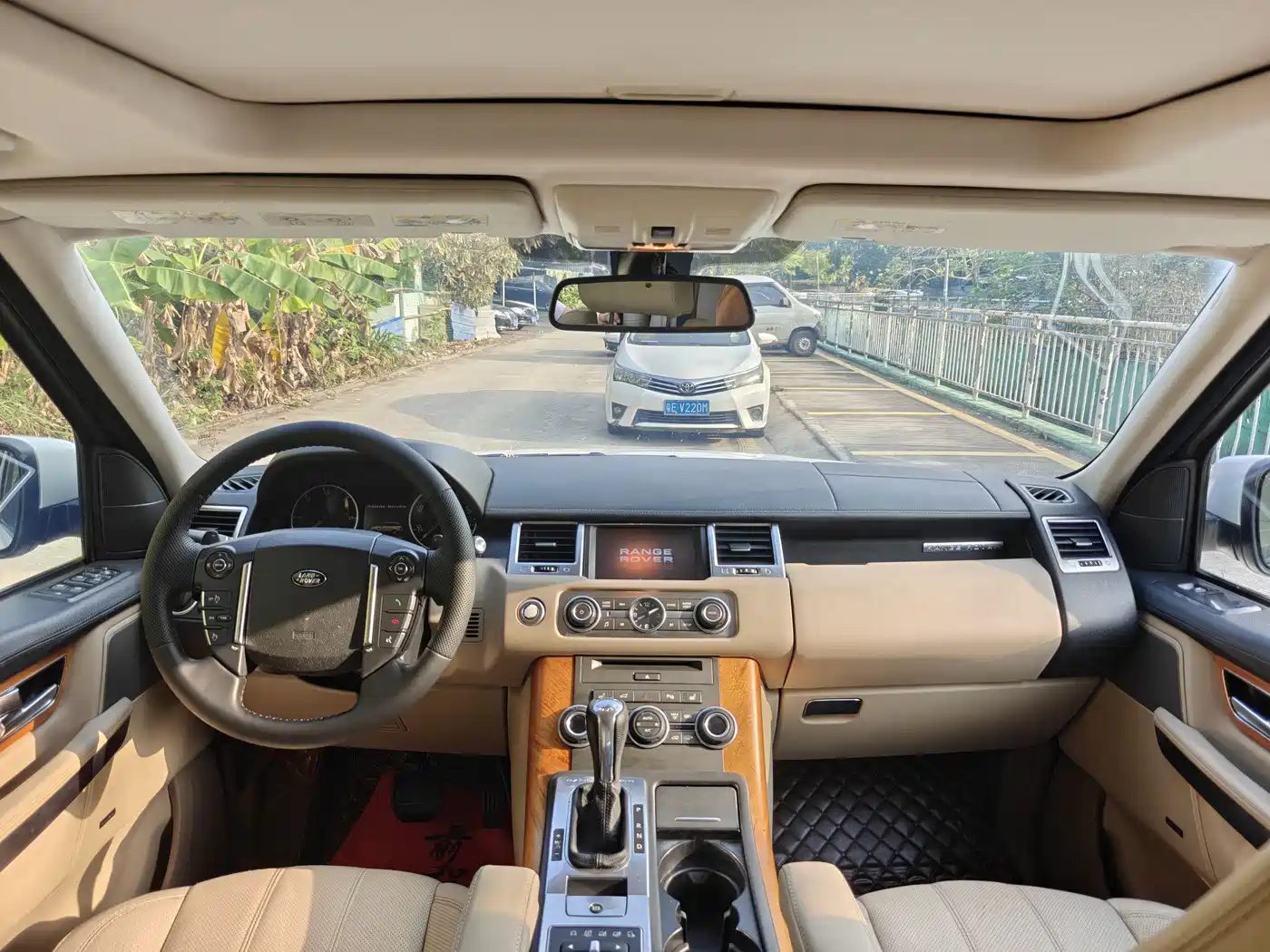 Land Rover Range Rover Sport 2011 3.0 TDV6 Diesel фото 11