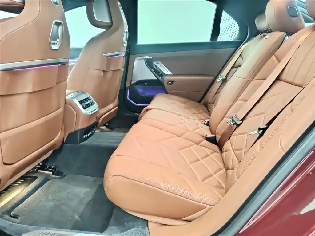 BMW 7 Series 2023 740Li Exclusive M Sport Package фото 8