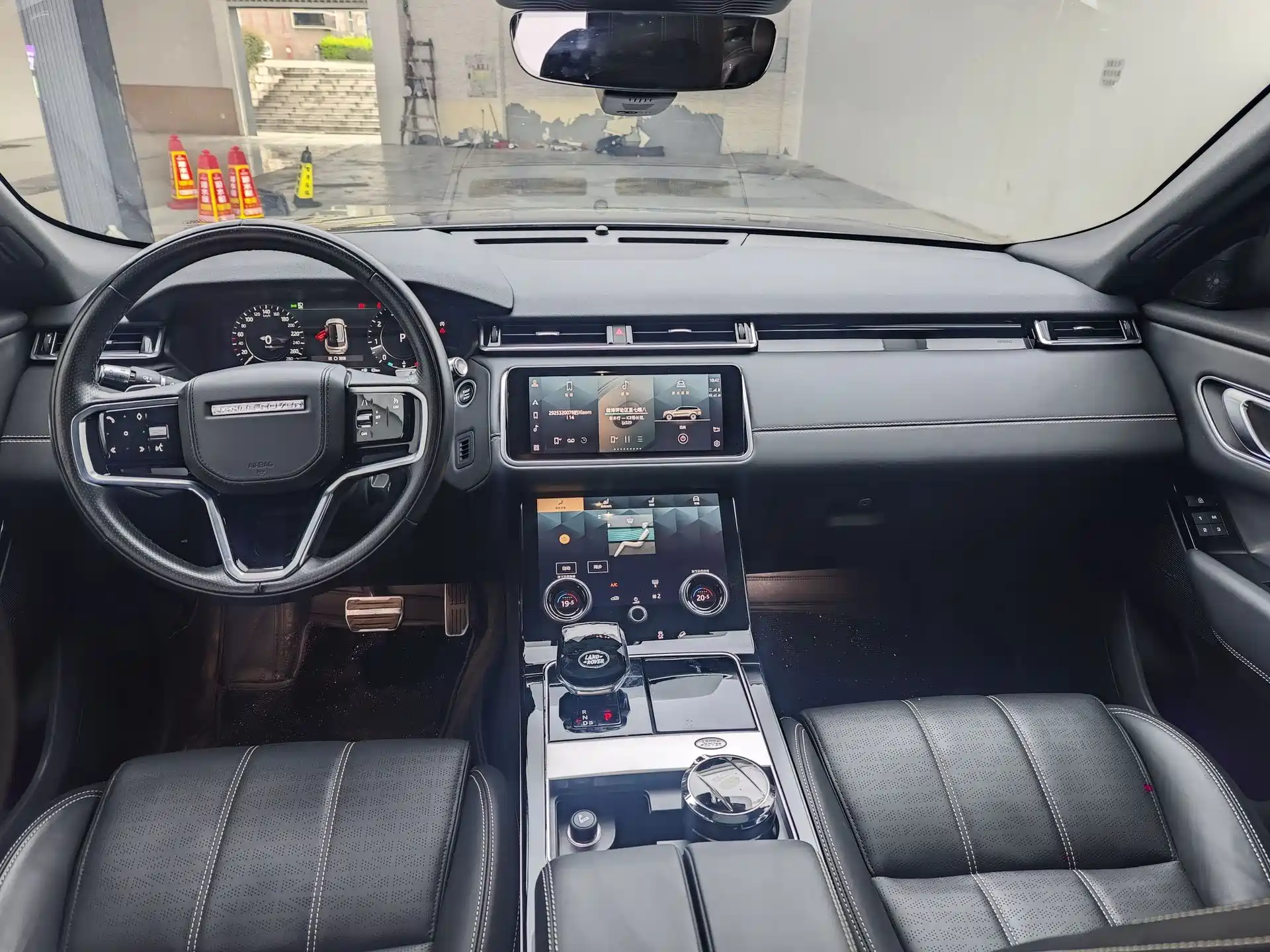 Фото 6 - Land Rover Range Rover Velar