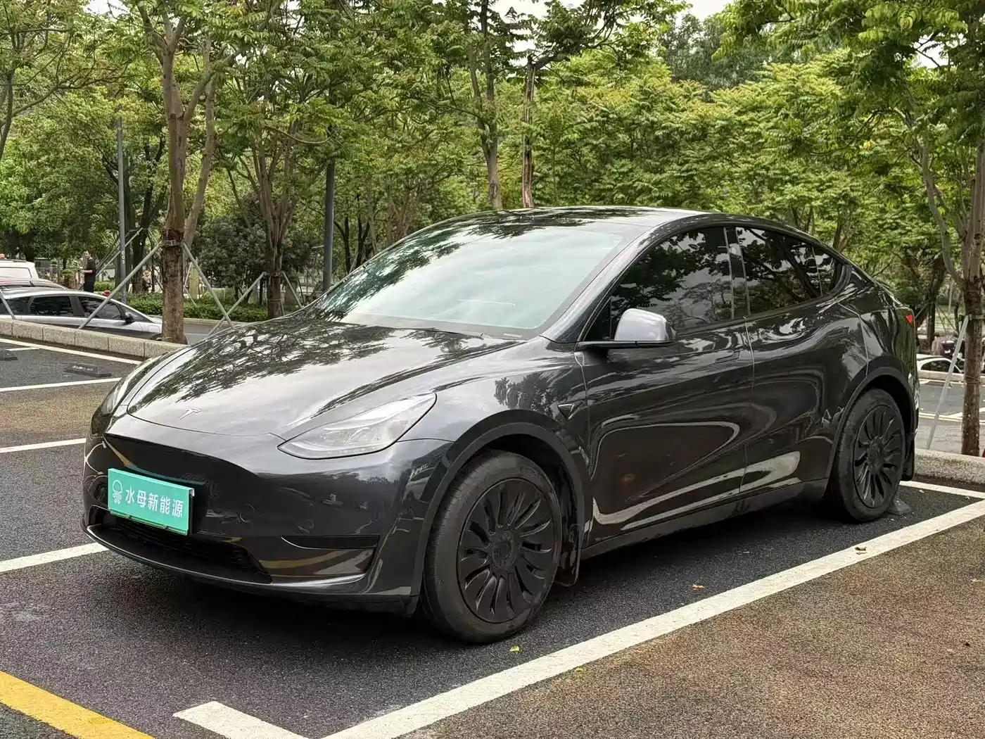 TESLA MODEL Y