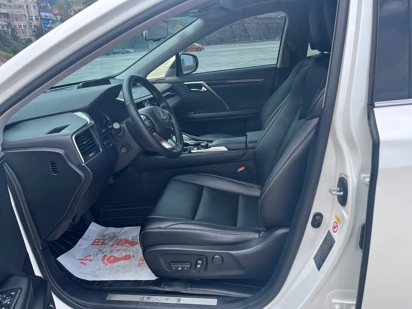 Фото 6 - Lexus RX