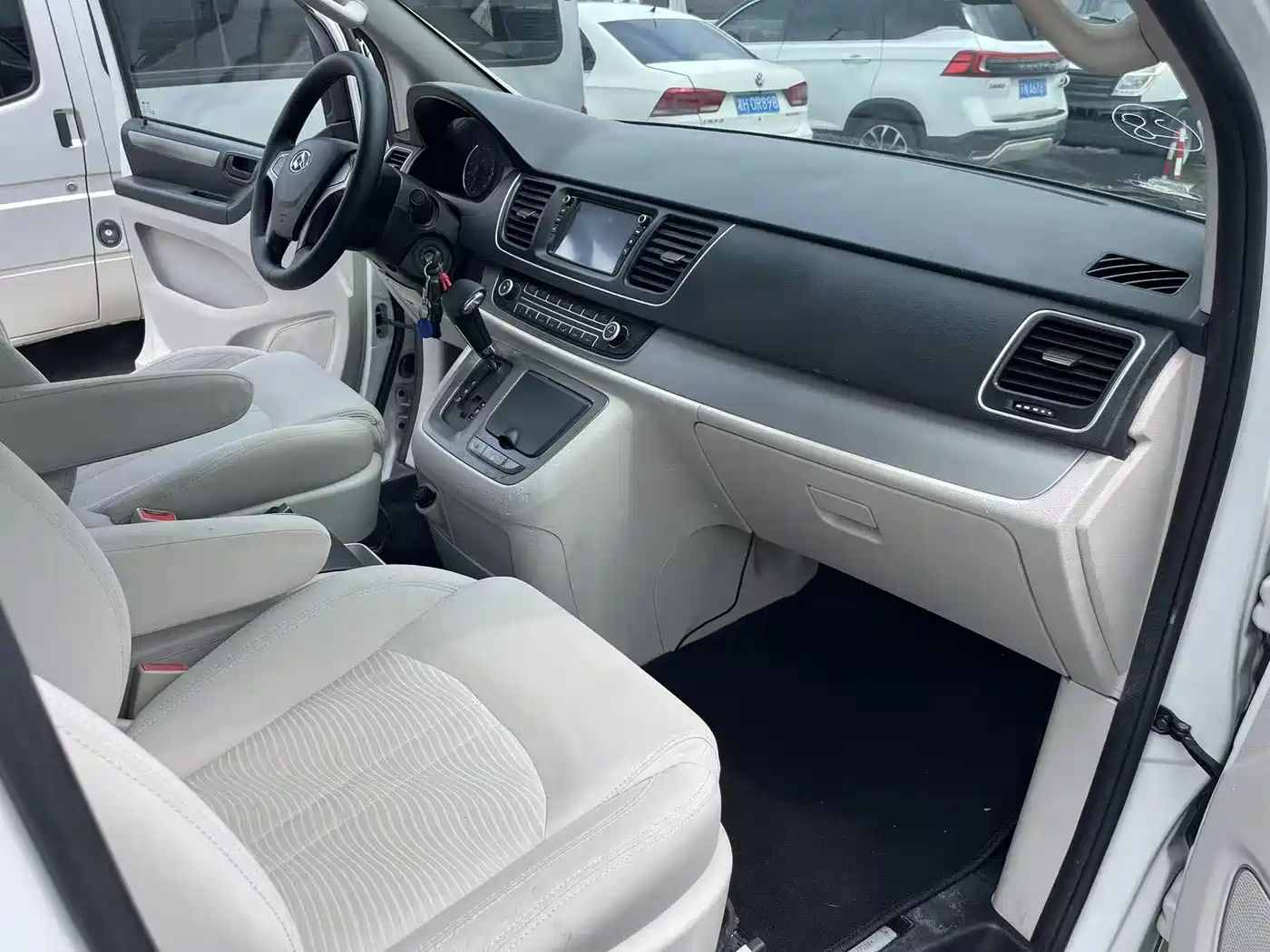 SAIC Maxus Maxus G10 2015 2.0T Automatic Commemorative Edition фото 7