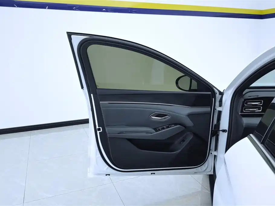 BYD Qin L 2025 DM-i Smart Drive Edition 80KM Leading фото 7