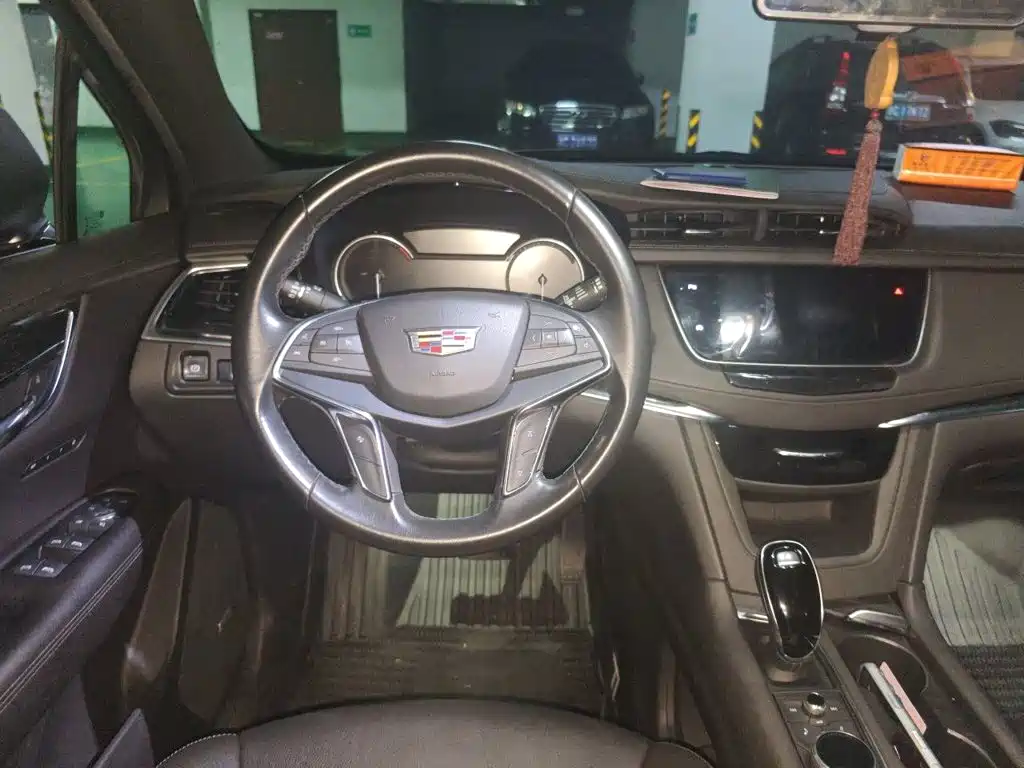 Фото 11 - Cadillac XT5