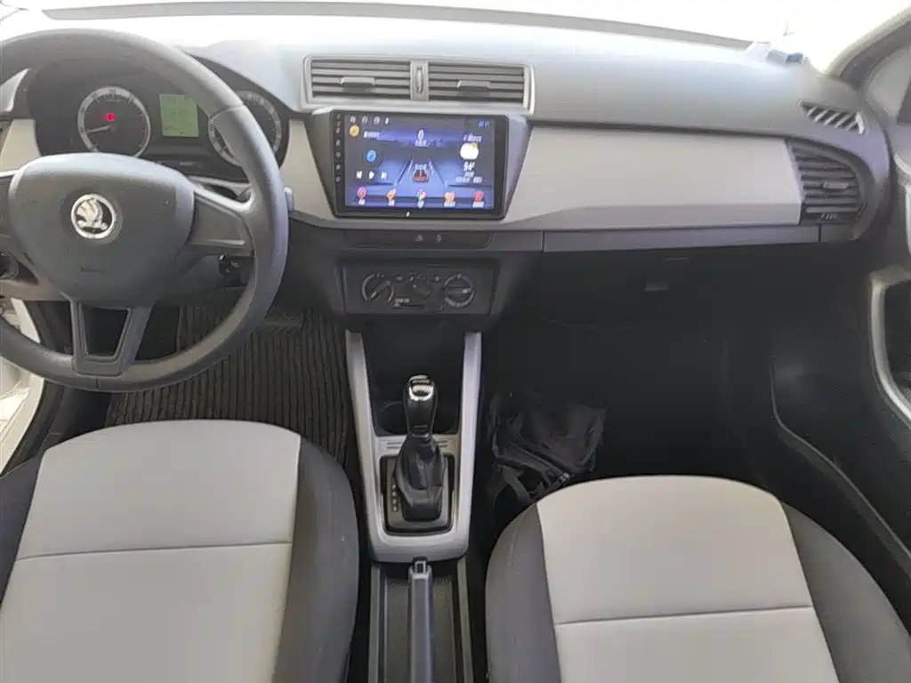 Škoda Fabia 2017 1.4L Auto Car Enjoy Edition фото 13