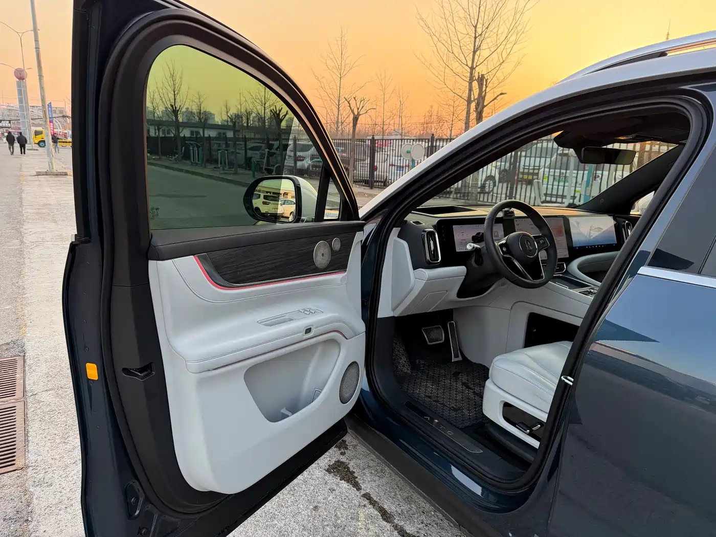 AITO Wenjie AITO M9 2024 Range Extender Ultra 52kWh 6-seater фото 9