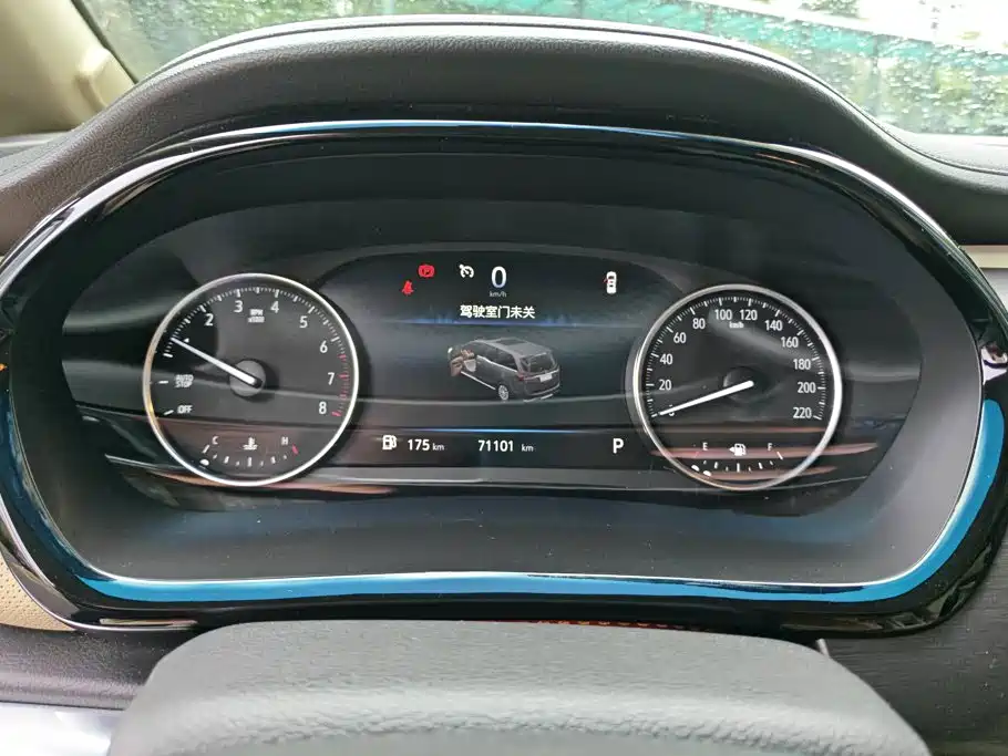 Фото 14 - Buick GL8