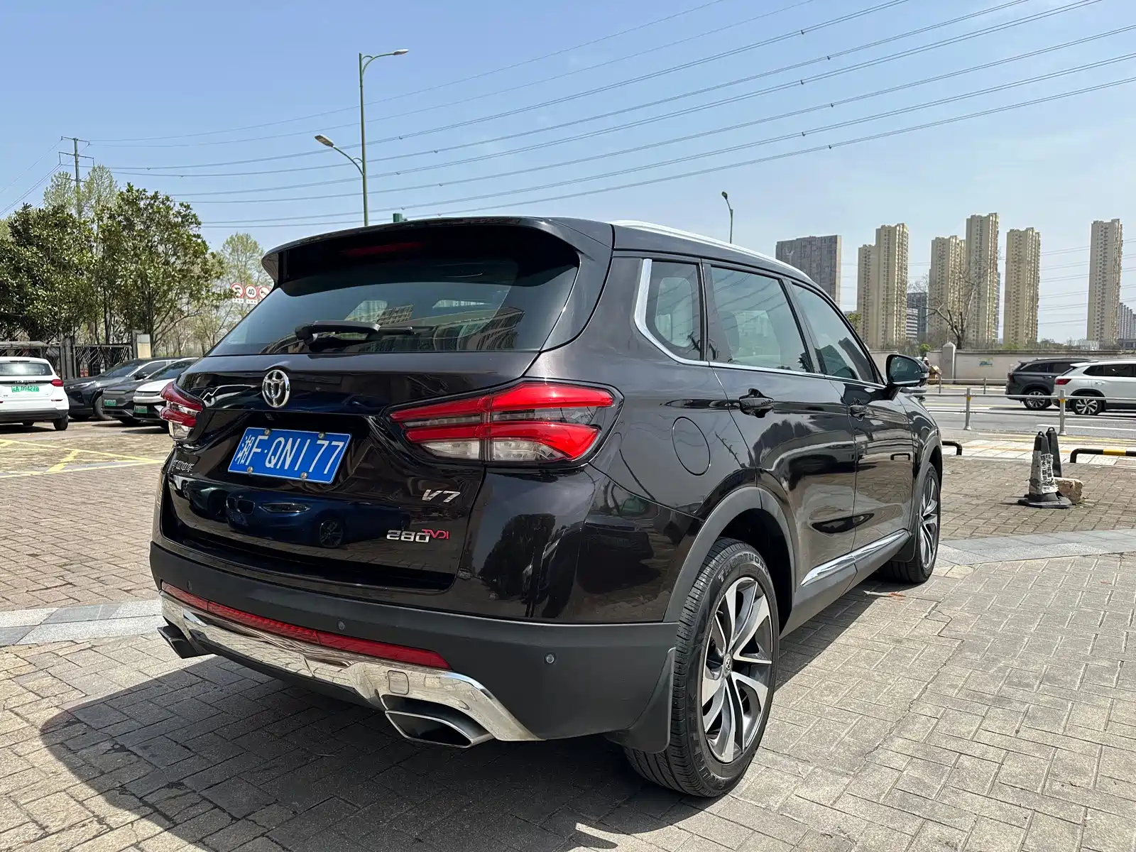 Фото 7 - Zhonghua V7