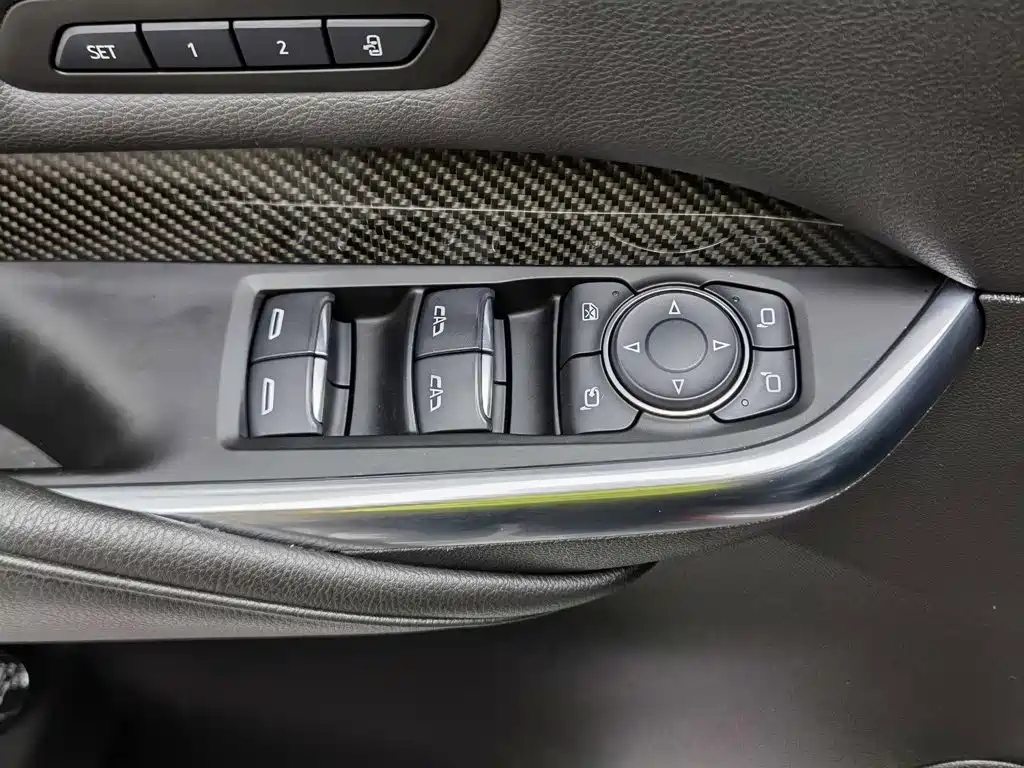 Фото 9 - Cadillac XT4