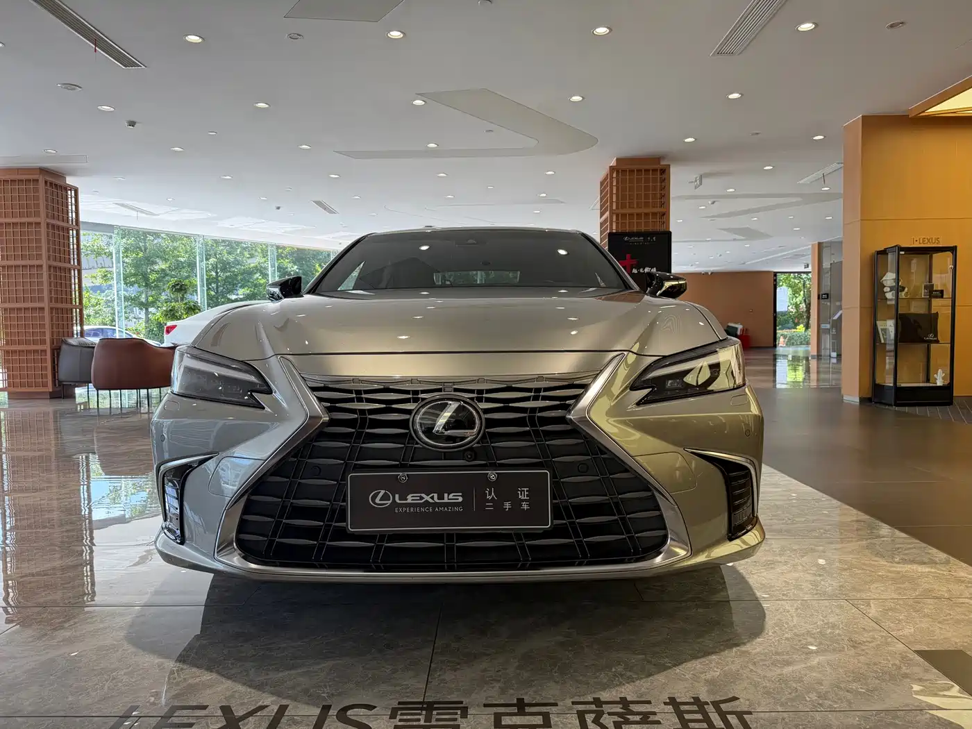 Фото 2 - Lexus ES
