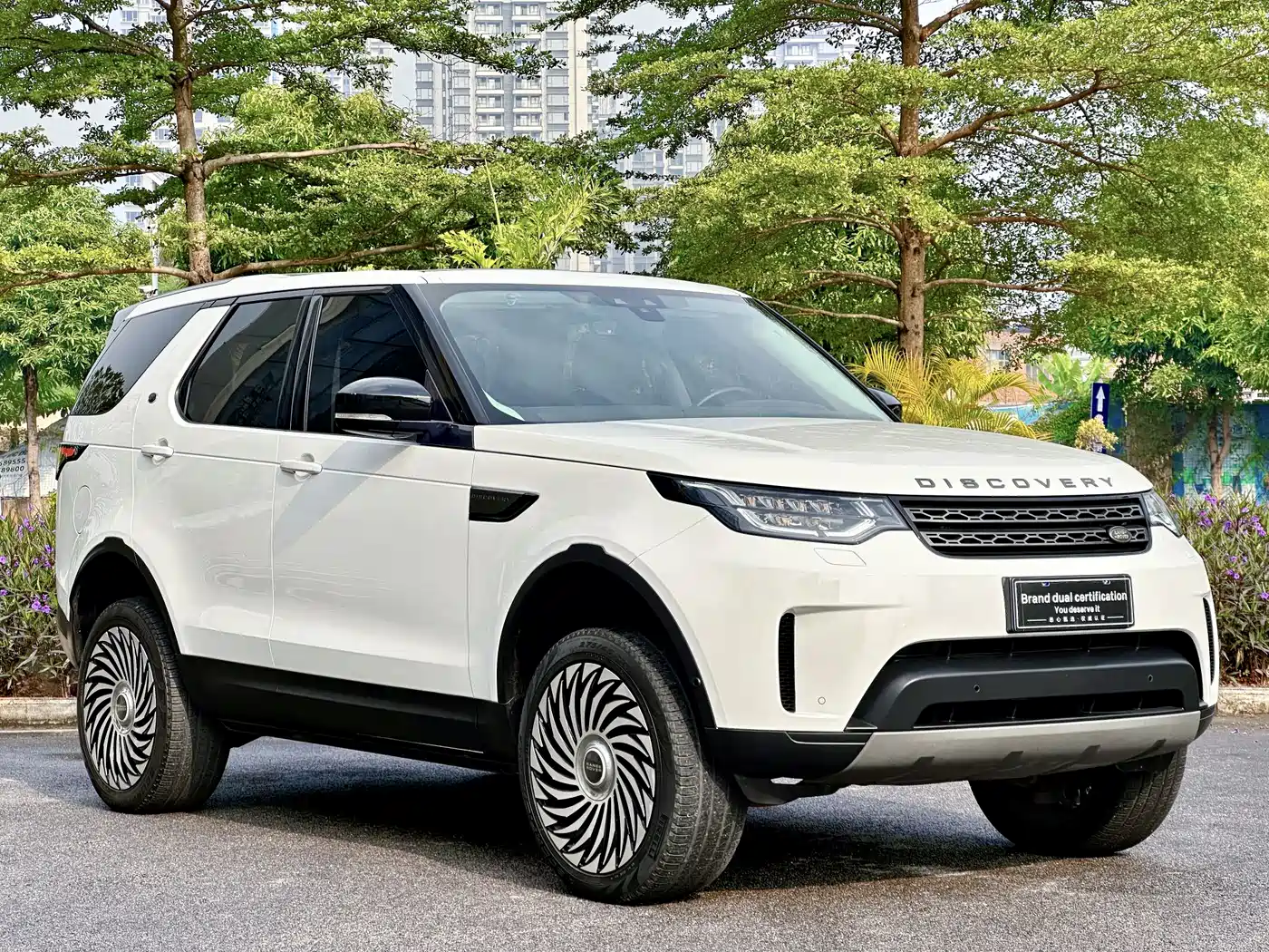 Land Rover Discovery 2019 3.0 SC V6 SE фото 3