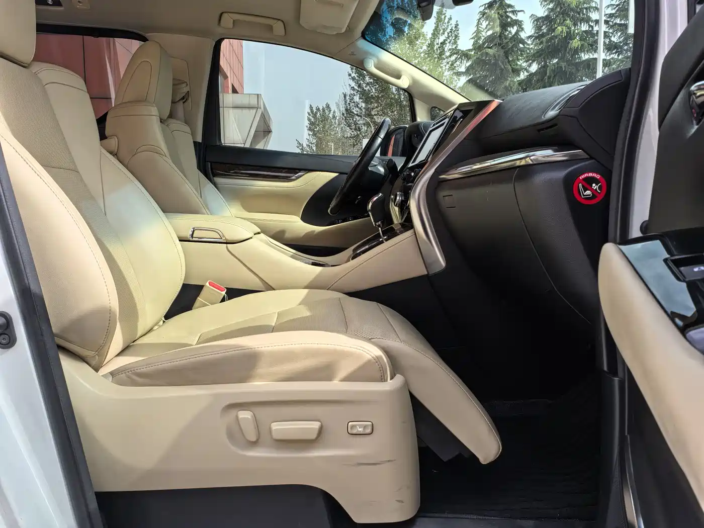 Toyota Alphard 2018 3.5L Luxury фото 13