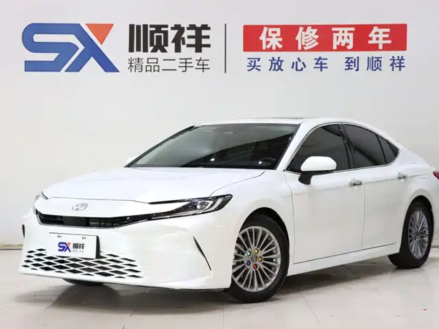 Toyota Camry 2024 2.0GVP Luxury Edition — фото 1
