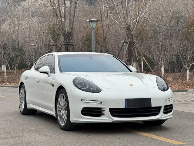 PORSCHE PANAMERA