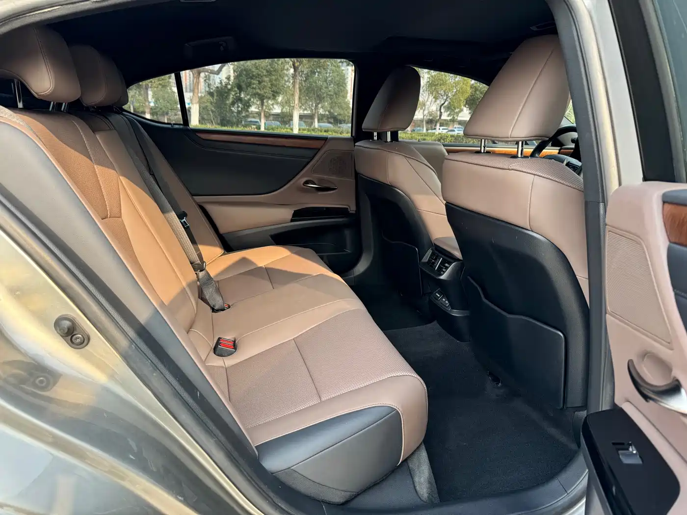 Фото 7 - Lexus ES