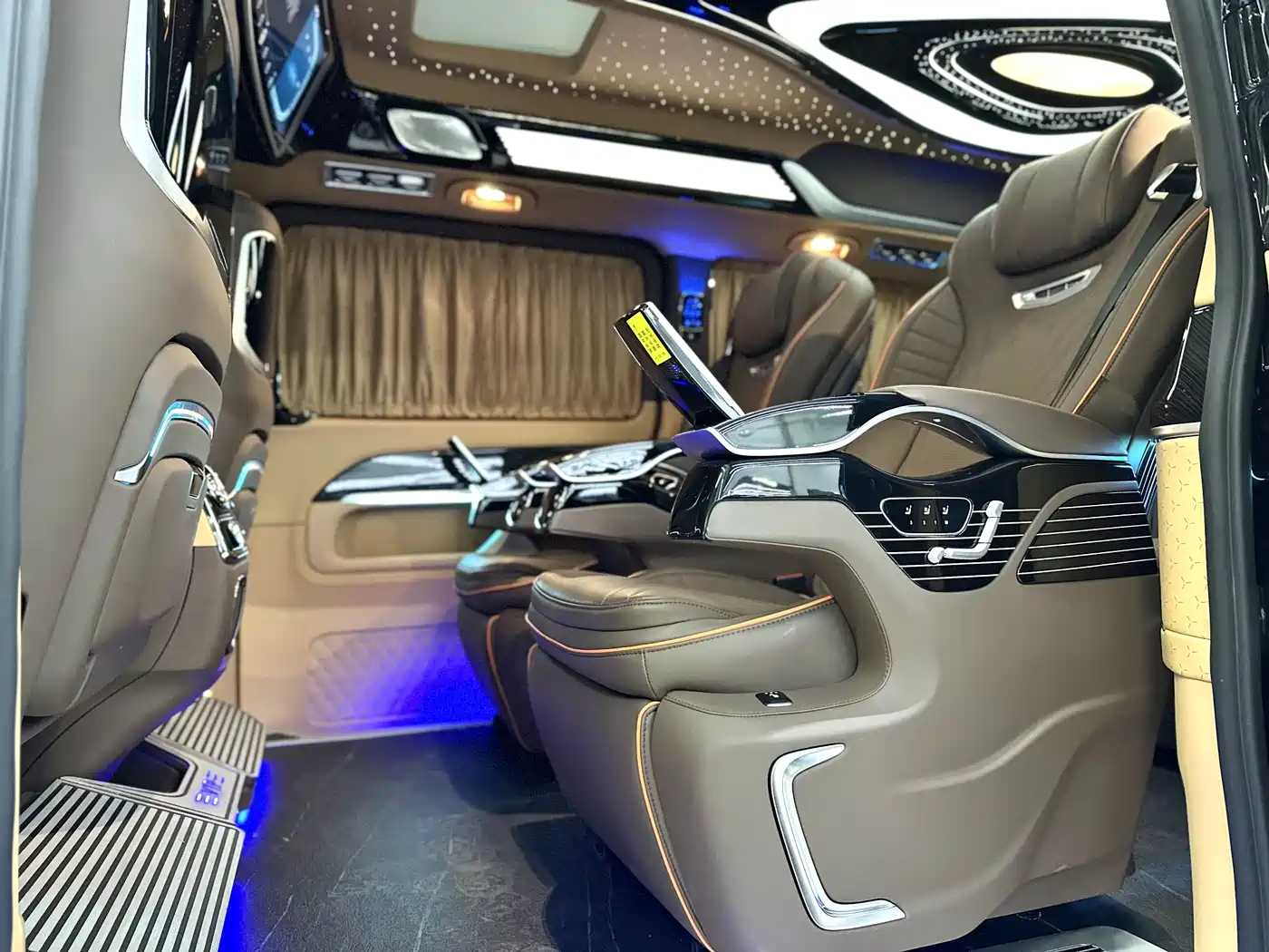 Mercedes-Benz V-Class 2024 V 300 L Long Wheelbase Premium фото 8