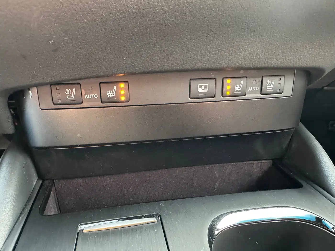 Фото 10 - Lexus ES