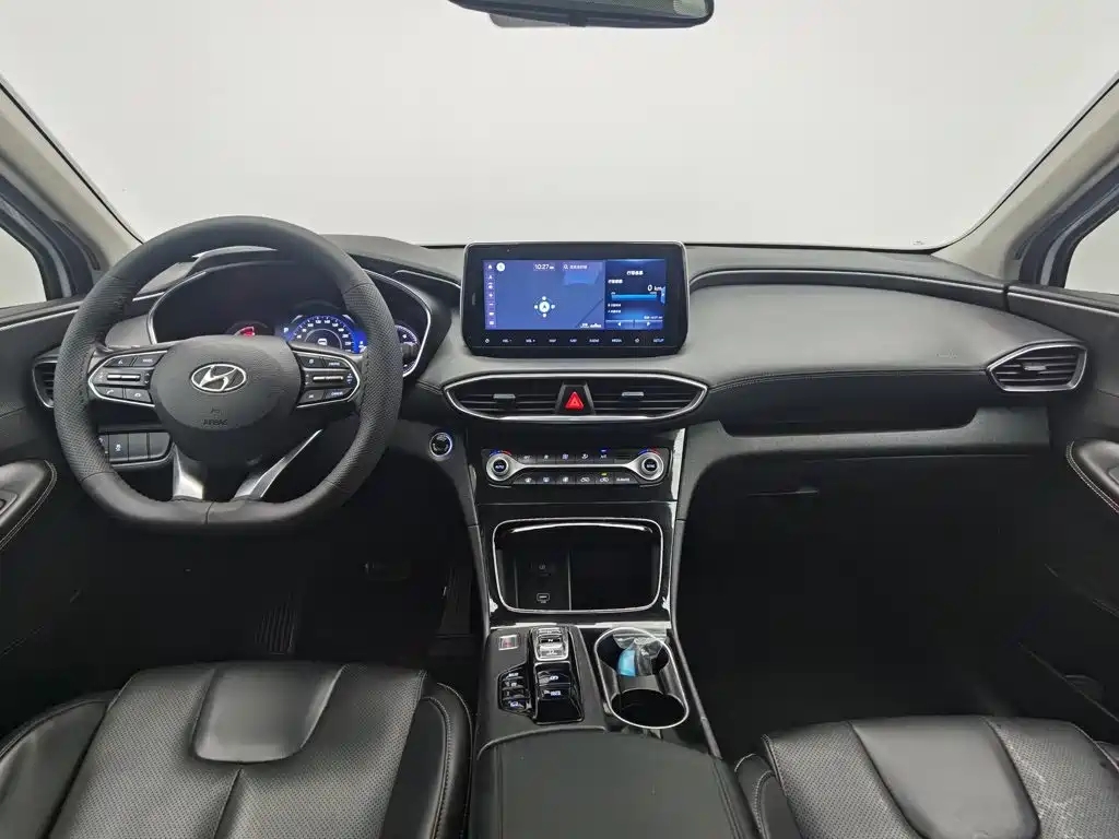 Photo 5 - Hyundai Santa Fe