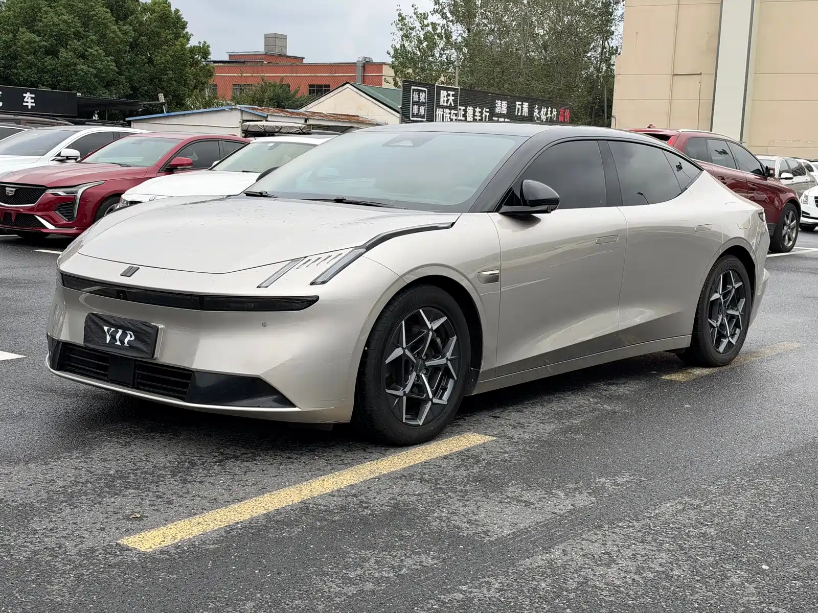 Photo 1 - Lynk & Co Z10