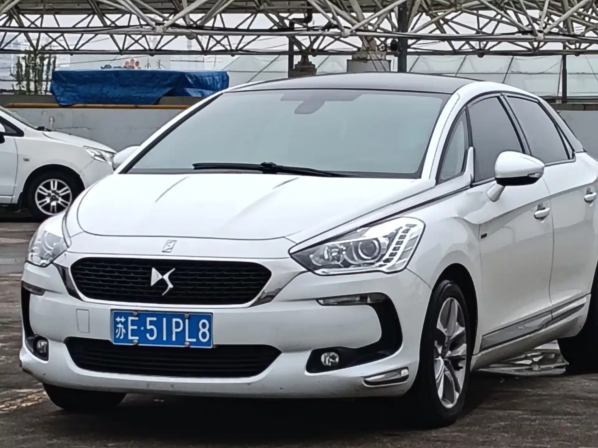 Фото 1 - DS 5