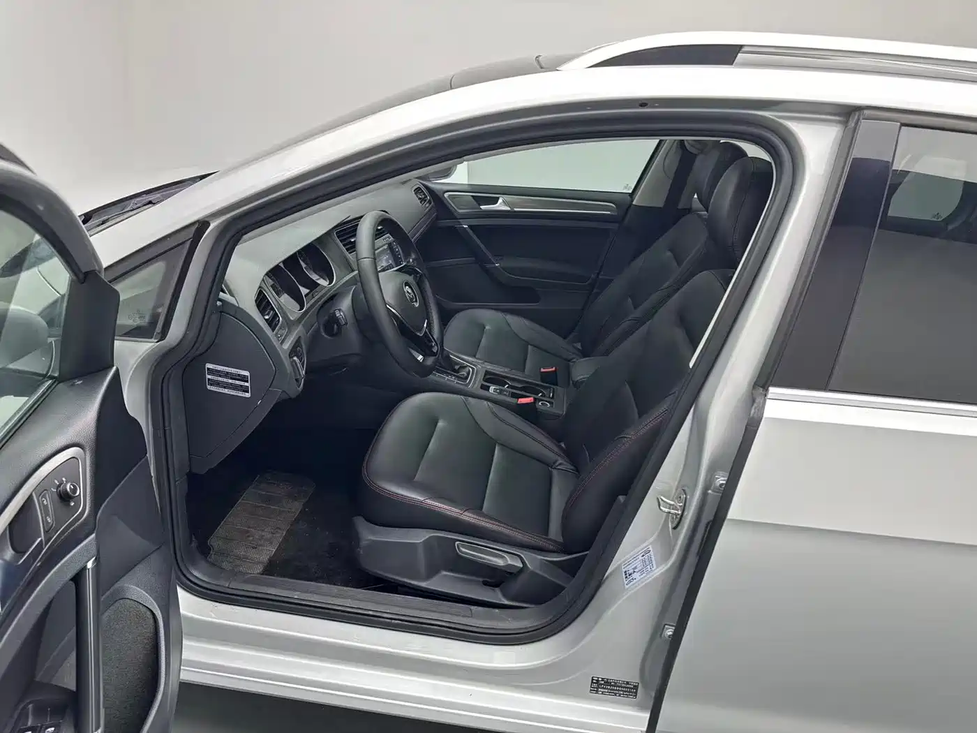 Volkswagen Golf 2016 1.6L Automatic Comfort фото 5