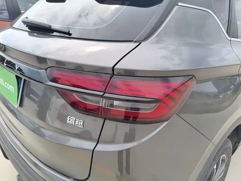 Фото 8 - Geely Coolray